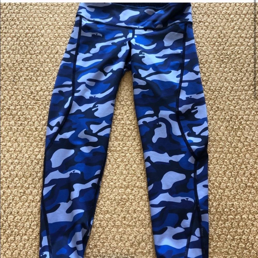 Vineyard vines reversible blue camo leggings pants